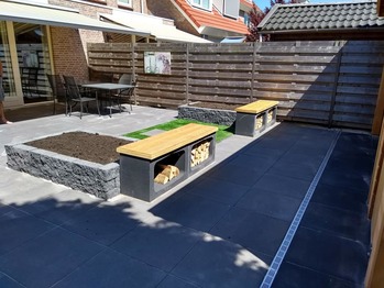 Kunstgras met staptegels in Den Haag