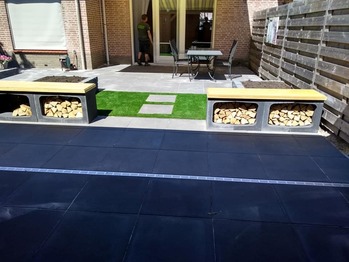 Kunstgras met staptegels in Den Haag