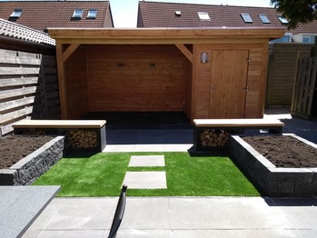 Kunstgras met staptegels in Den Haag